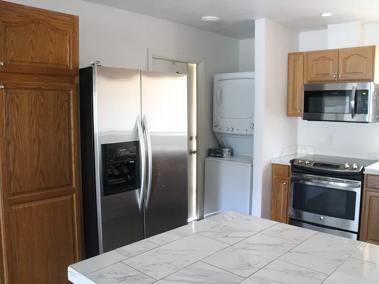 530 N Criss St — Photo 2