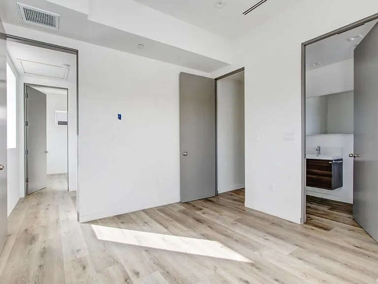 5407 Huntington Dr N #1 — Photo 8