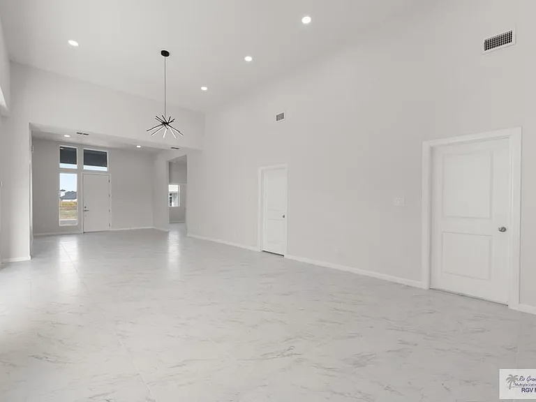 6941 Diamond Cove Dr — Photo 9