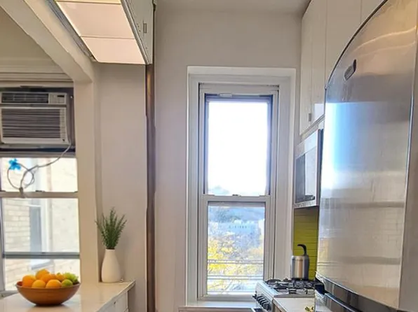 91 Payson Avenue image 4 of 8