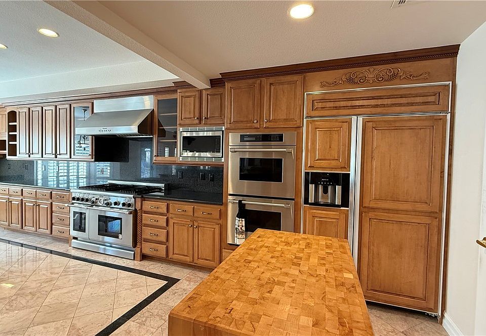 1st image of 8821 Sandspring Dr