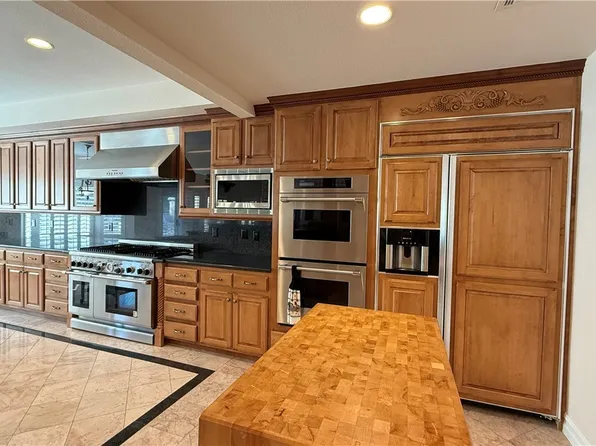 8821 Sandspring Dr, Las Vegas, NV 89134