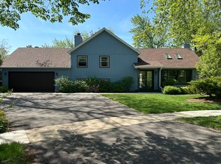 2351 Federal Cir, Lindenhurst, IL 60046