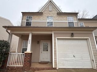 225 Doughton Ln, Charlotte, NC 28217