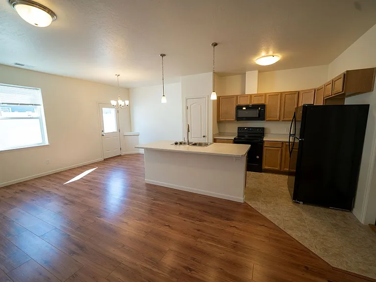 612 Mesa Canyon Ln #G — Photo 8