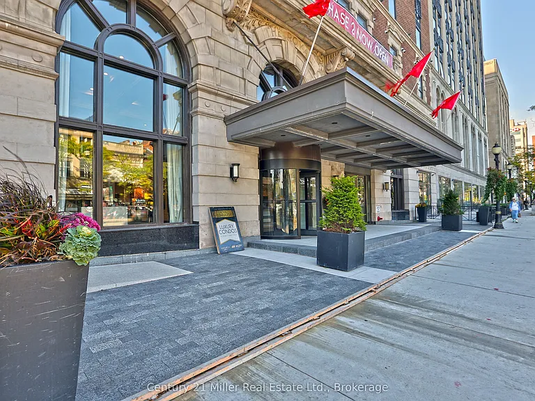 118 King St E #618 — Photo 12