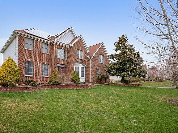2nd image of 9 Blossom Hill Dr