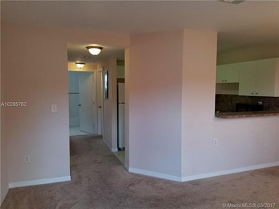 4th image of 1627 NW 18th St APT 403