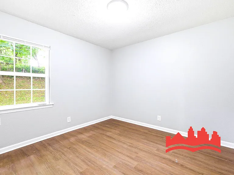 2348 Millbrook Ave — Photo 21