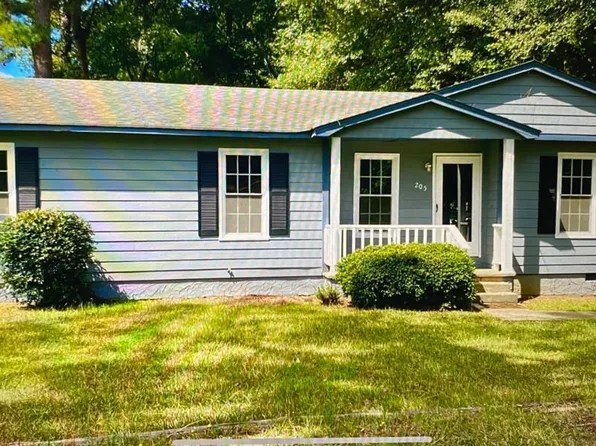 205 Hickory Cir, Carrollton, GA 30116