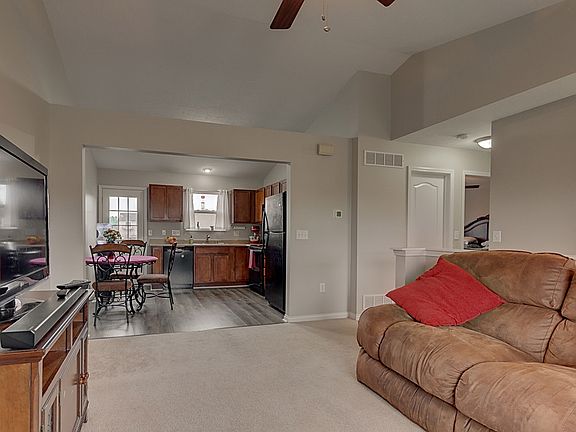 4th image of 1551 Singh St