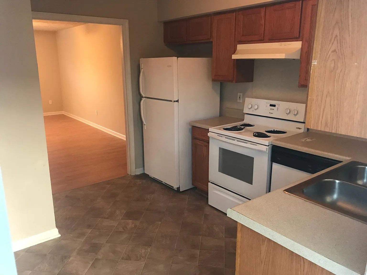 2 bed, 840 sqft, $1,225 — Photo 3