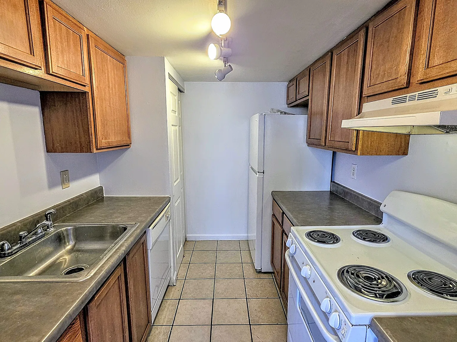 West End Apartments — Photo 4