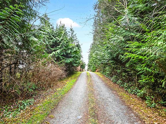 2nd image of 29907 Dewdney Trunk Rd