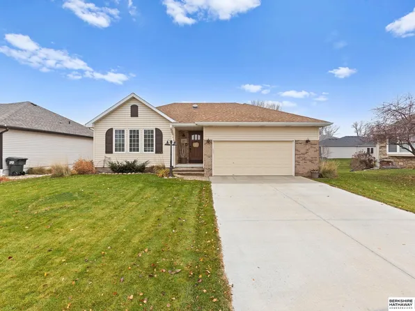14933 Bodmer St, Bennington, NE 68007