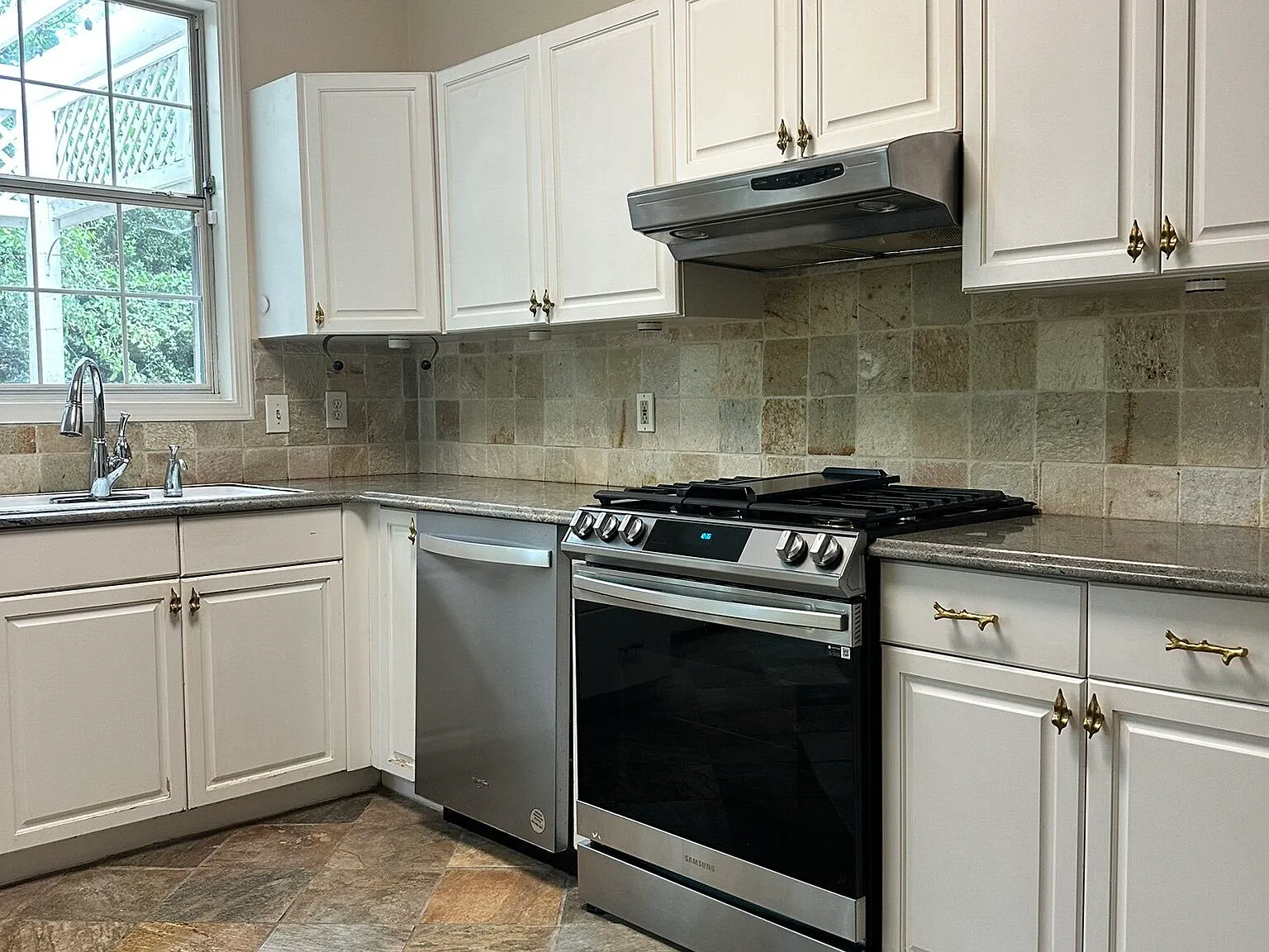 3 bed, 2.5 bath, 1773 sqft, $2,395 — Photo 2