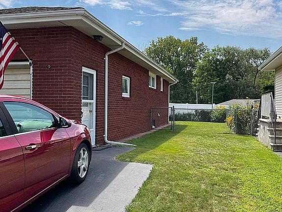 3rd image of 52 Orchard Ave