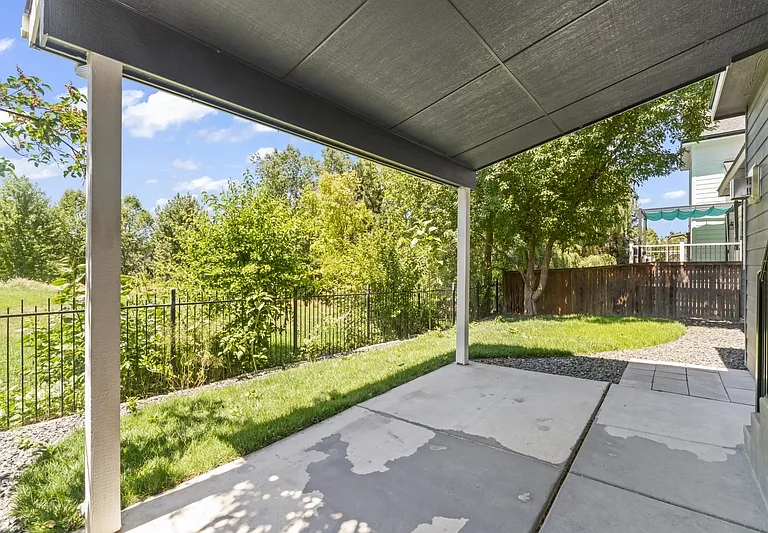 552 E Whitney Ct — Photo 38