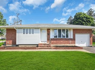 255 Lake Ave, Deer Park, NY 11729