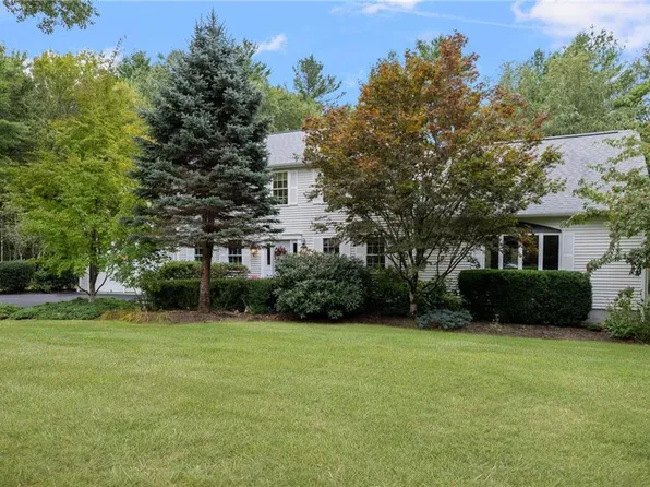 10 Fellowship Ct, West Greenwich, RI 02817