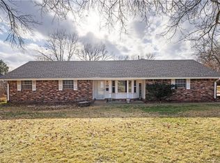 220 E 2nd Ave, Caney, KS 67333