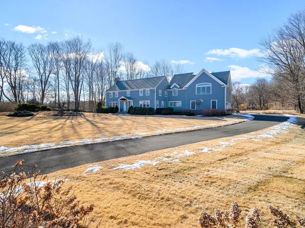 31 Currituck Road, Newtown, CT 06470
