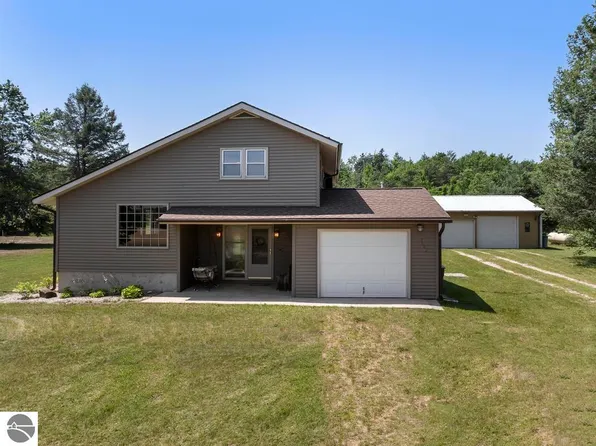 3882 S State Rd, Harbor Springs, MI 49740