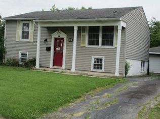10 N Sycamore Ln, Glenwood, IL 60425
