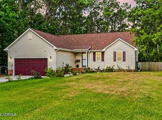 828 Wood Creek Dr, Hubert, NC 28539