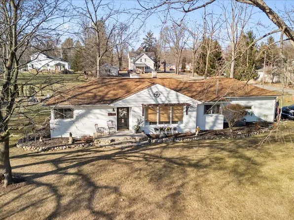 1014 Crestwood Ln, Jackson, MI 49203