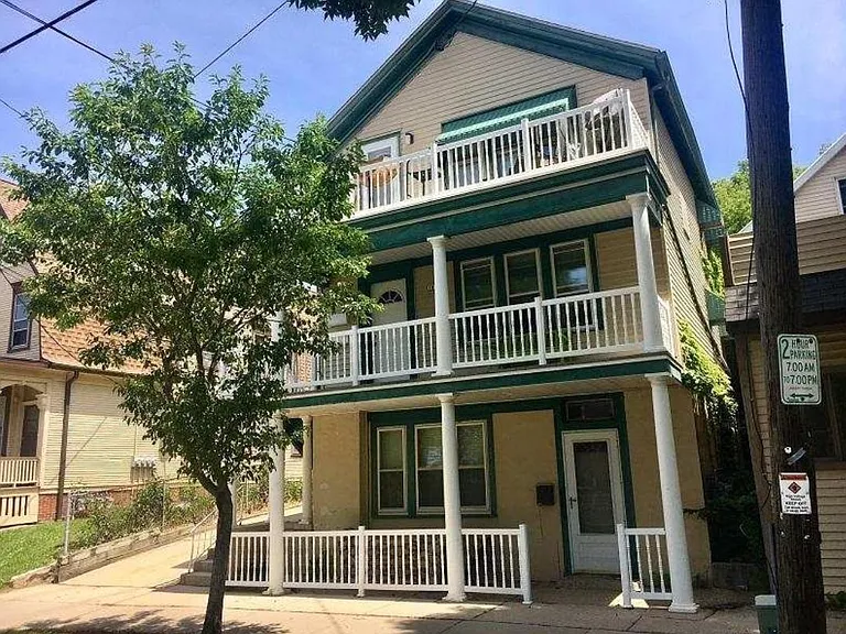 1818 N Arlington Pl — Photo 1