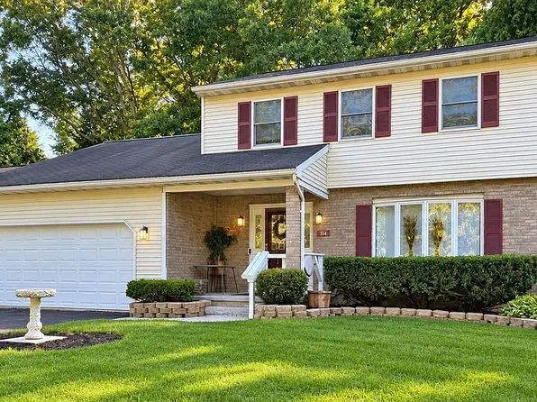 104 Old Coach Rd, Clifton Park, NY 12065