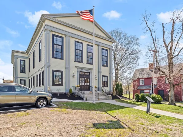 30 S Main St Unit 105, Ipswich, MA 01938