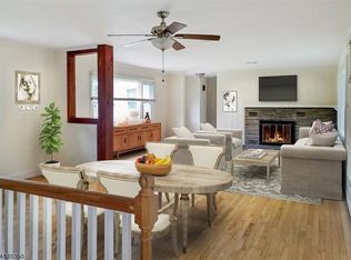 11 Hunters Ln, Sparta, NJ 07871