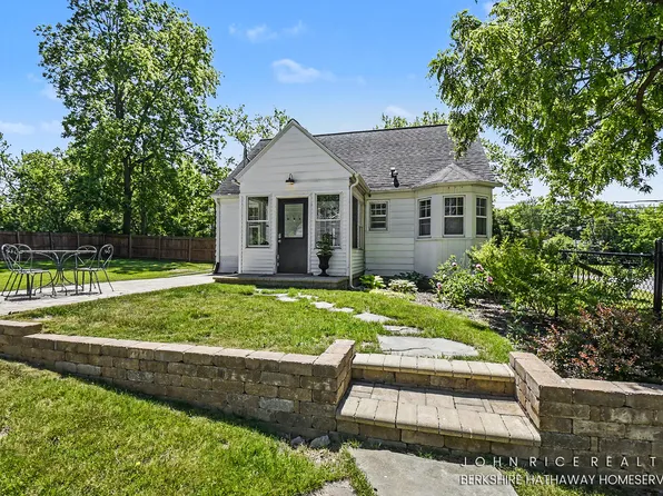 2101 Boston St SE, Grand Rapids, MI 49506
