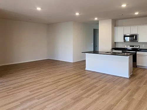 4 bed, 1824 sqft, $1,900 — Photo 2