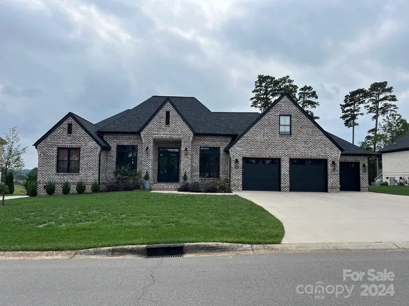 761 Players Ridge Rd #25, Hickory, NC 28601