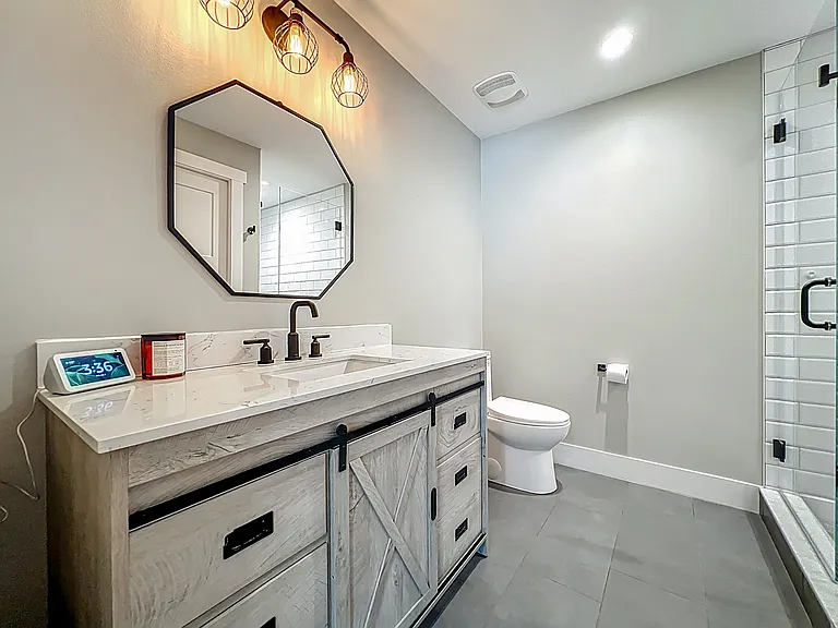 BR3: en-suite bath