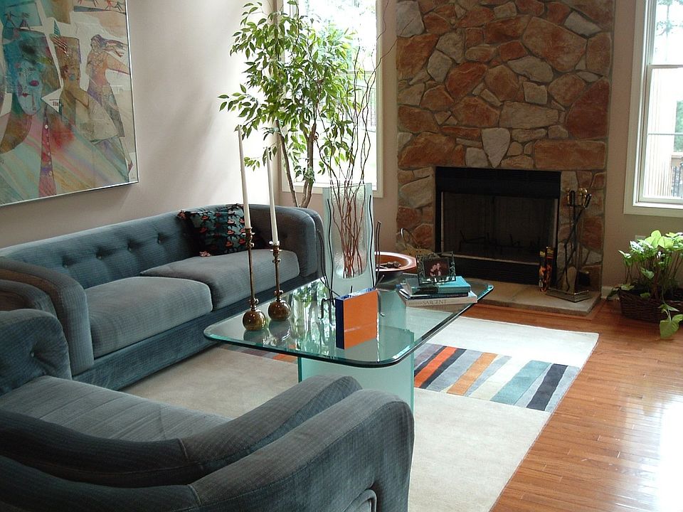 Sunny Family Rm with Fireplace