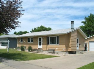 2014 24th Ave S, Grand Forks, ND 58201