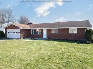 702 Flinn Ave, Ravenswood, WV 26164