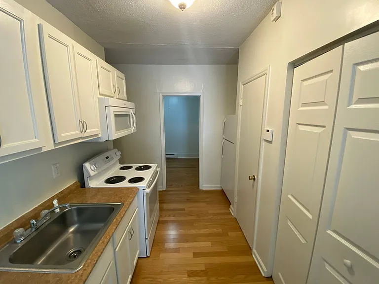 1212 W Chapel Hill St #19 — Photo 7