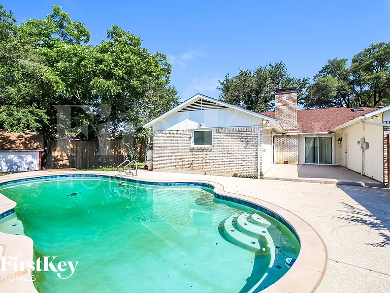 1113 Wood Creek Cir — Photo 14