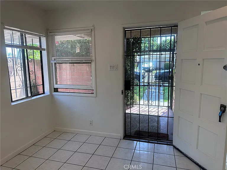 3615 Caspian Ave — Photo 6