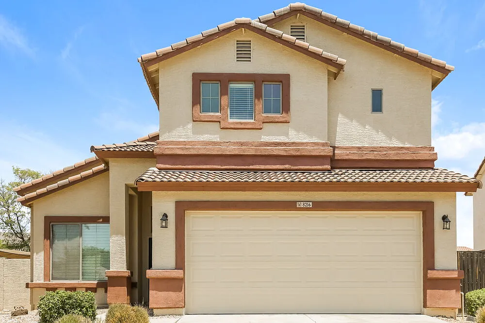 4 bed, 3.0 bath, 2138 sqft, $2,150 — Photo 1