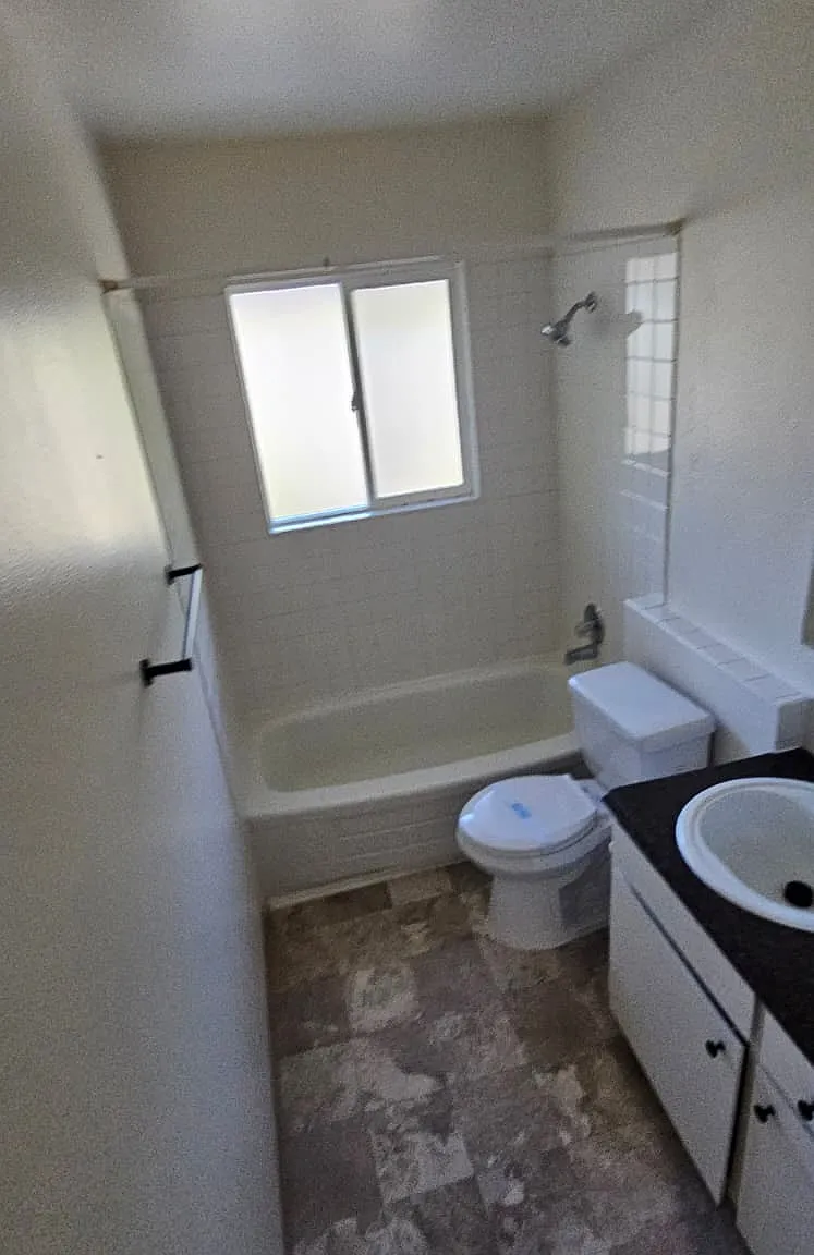 2 bed, 950 sqft, $1,600 — Photo 4