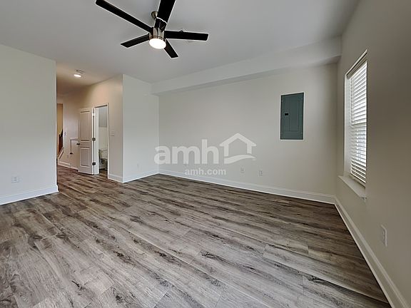 3rd image of 2396 Eagle Creek Dr