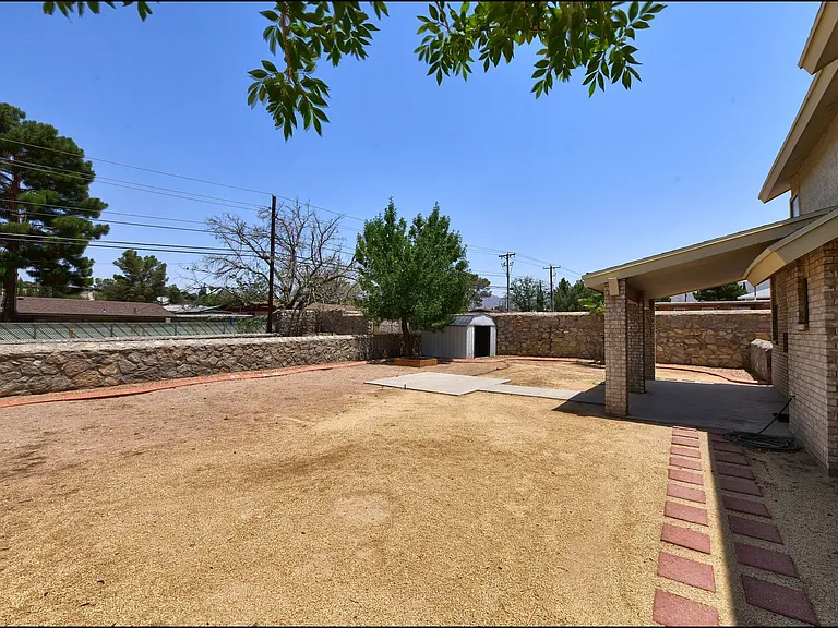 695 Bluff Canyon Cir — Photo 40