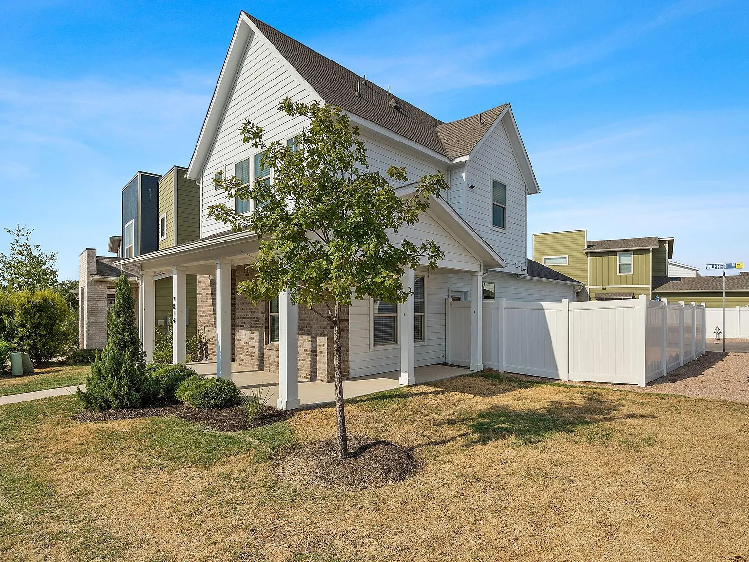 2 bed, 2.5 bath, 1088 sqft, $2,100 — Photo 2