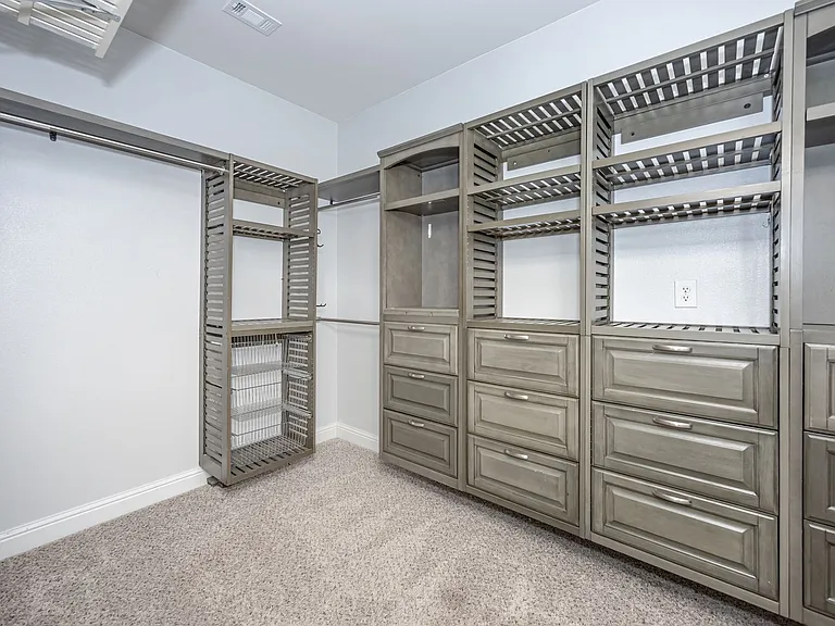 1013 Silverbell Cv — Photo 21